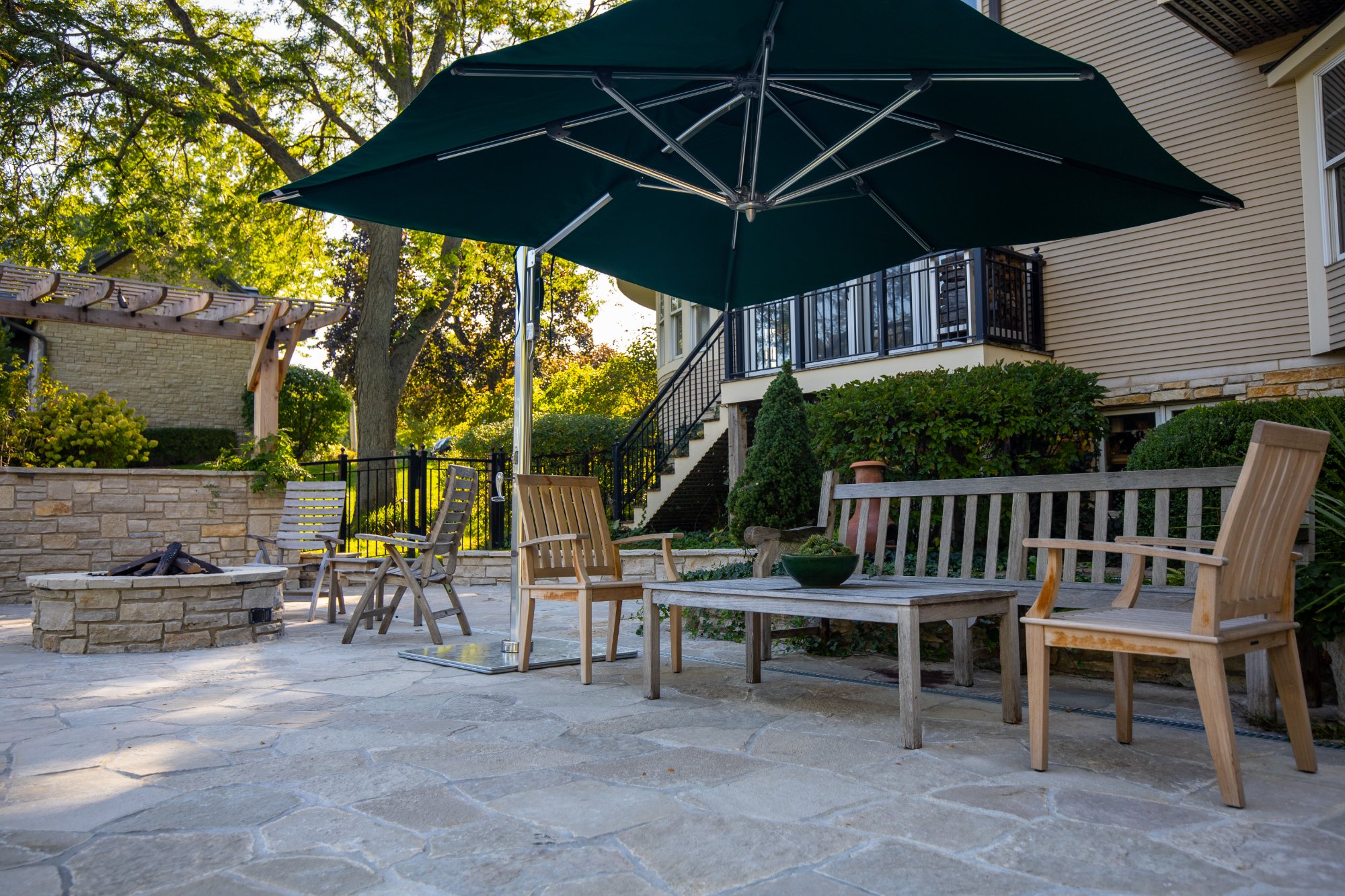 Flagstone patio and fire pit by Moane Landscaping